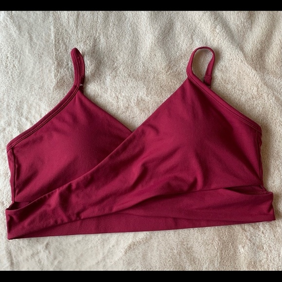 Fabletics Tammy Low Impact Sports Bra - Picture 2 of 3
